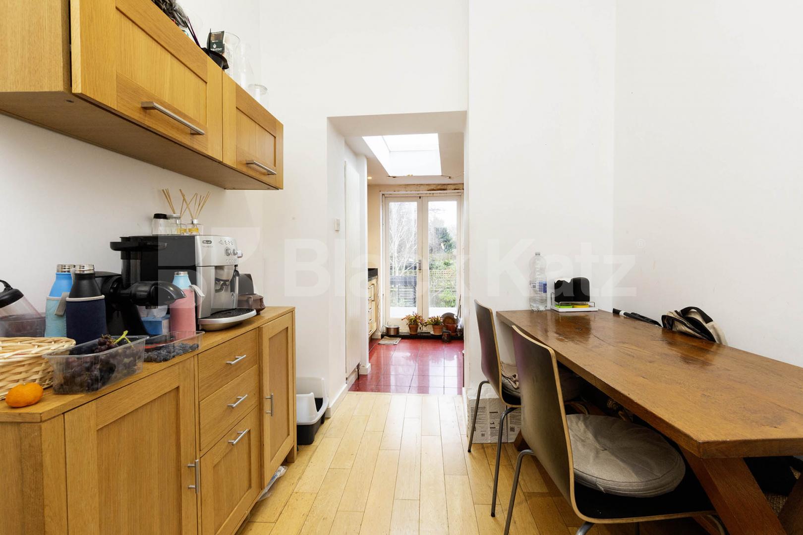 			3 Bedroom, 1 bath, 1 reception Flat			 Pages Lane, Muswell Hill